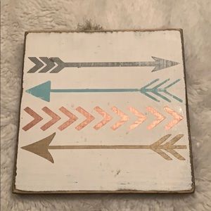 Super cute antique farmhouse arrow sign
